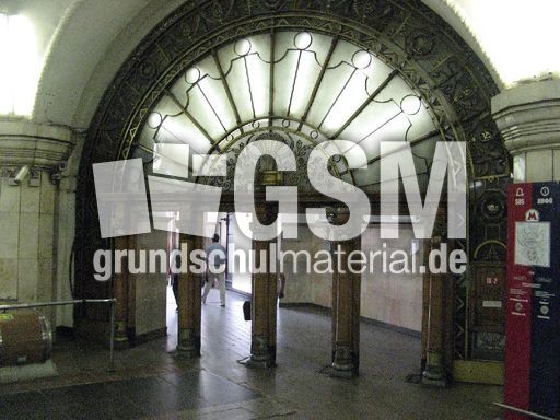 279 Moskauer U-Bahn, Portal.JPG